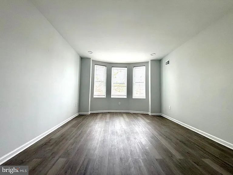 608 Oldham St — Photo 6