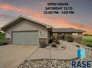 102 Round Lake Hills Dr, Wentworth, SD 57075