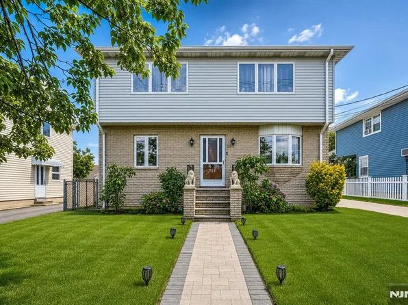 22 Trudy Dr, Lodi, NJ 07644