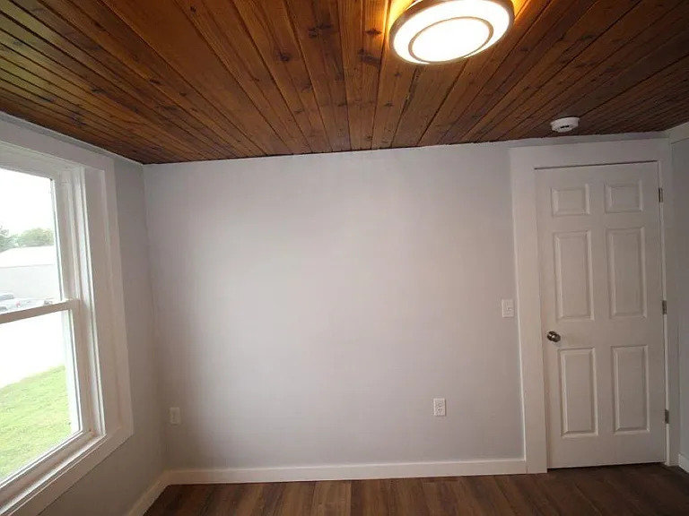 1211 E 4th St #17 — Photo 9