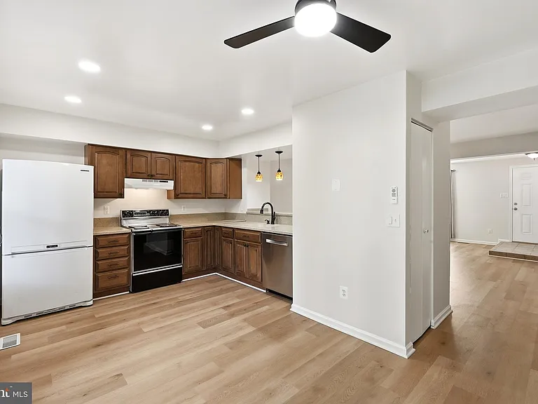 7691 Northern Oaks Ct — Photo 13