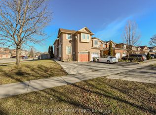 7020 Black Walnut Trl, Mississauga, ON L5N 7N7