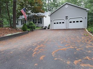 565 Webbs Mills Rd, Raymond, ME 04071