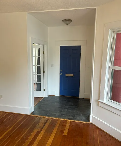 511 NE Lawrence Ave — Photo 2