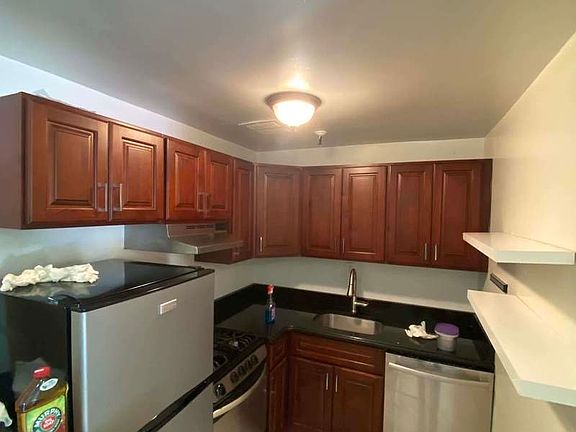 5th image of 32 W 82nd St APT 8