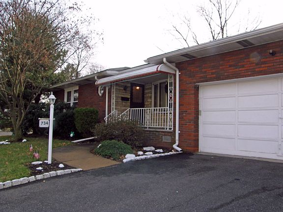side view of ranch home