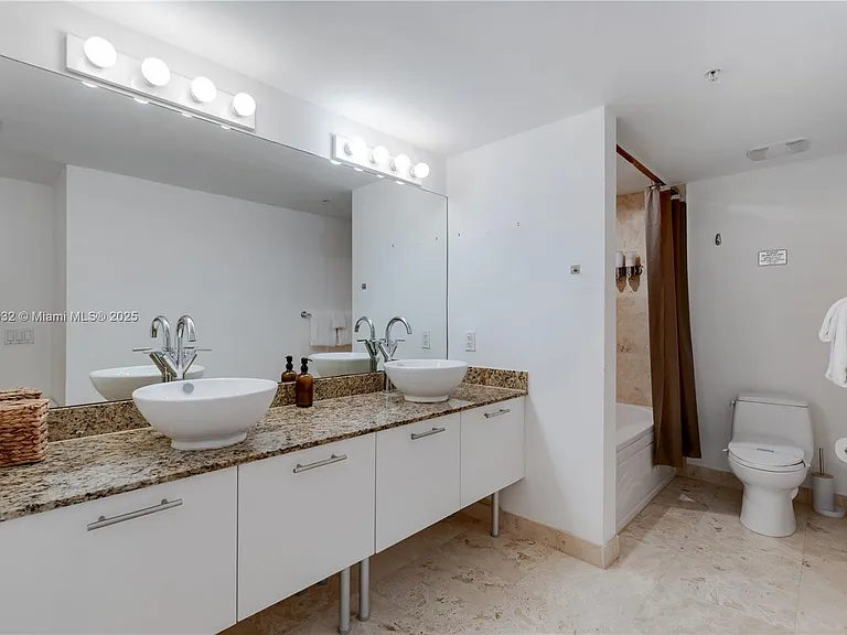 41 SE 5th St #2107 — Photo 19