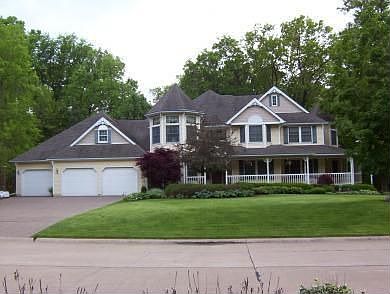 1st image of 15 White Oak Dr