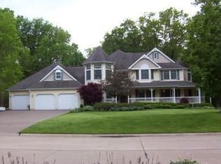 15 White Oak Dr, Coal Valley, IL