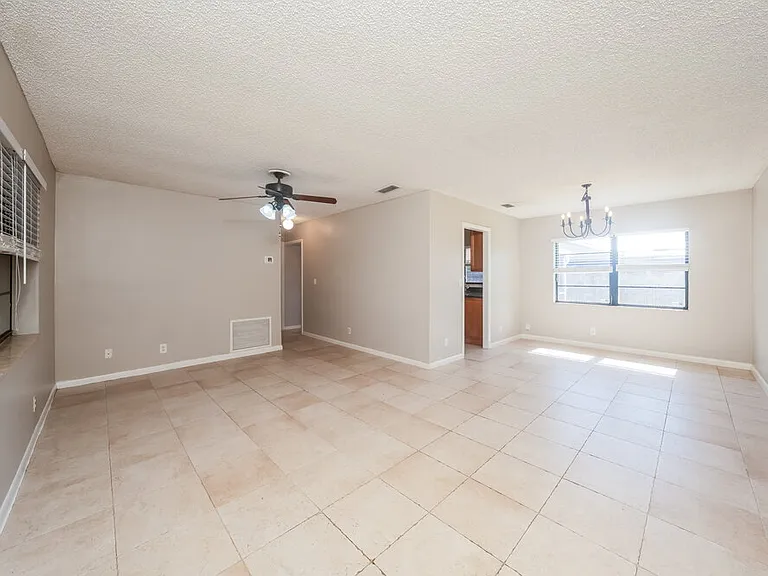 9732 Saddlebrook Dr — Photo 4