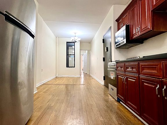 3rd image of 315 10th Ave APT 1