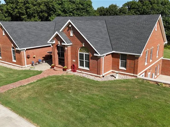 1313 SE Moore Rd, Saint Joseph, MO 64504