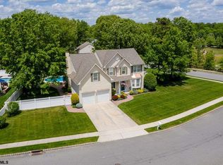 100 Woodberry Dr, Egg Harbor Township, NJ 08234