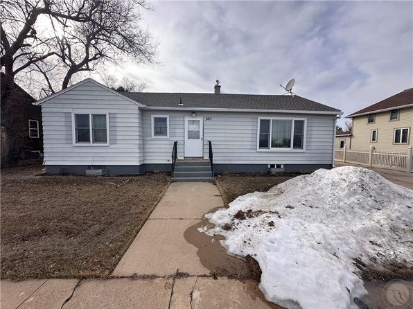 607 S 2nd St W, Baker, MT 59313
