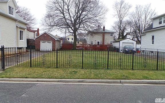 4th image of 319 Roquette Ave