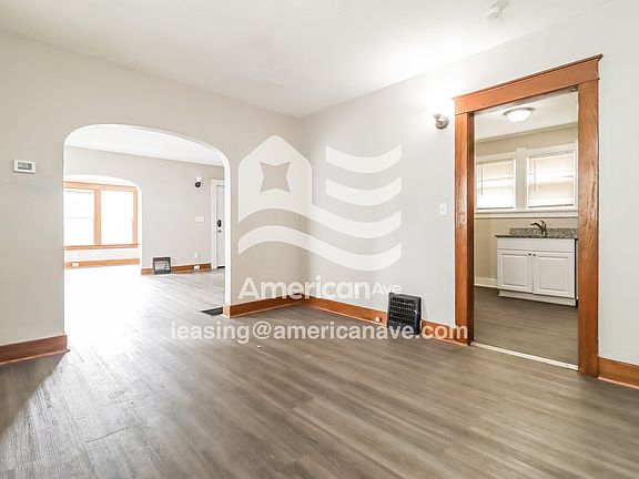 1559174_004_living_room_5.jpg