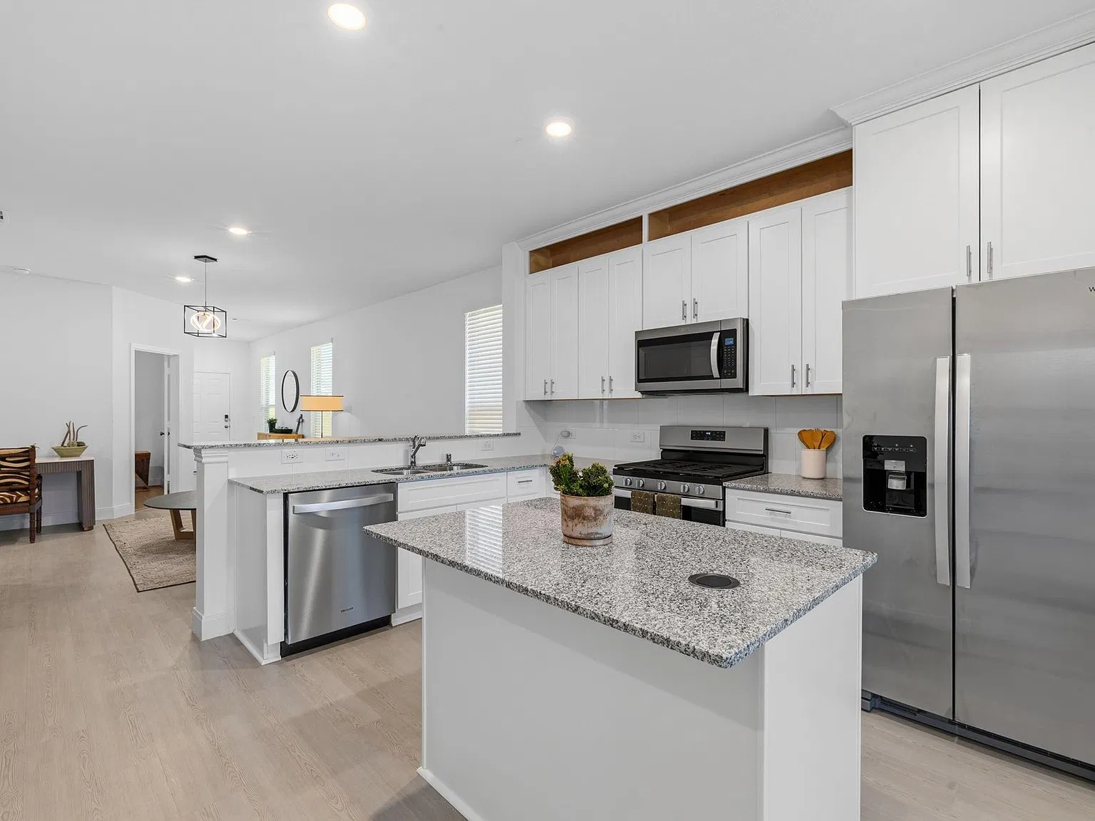 3 bed, 2.0 bath, 1539 sqft, $2,250 — Photo 2