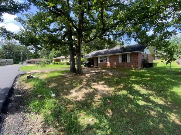 1502 Julius Erving St, Jonesboro, LA 71251