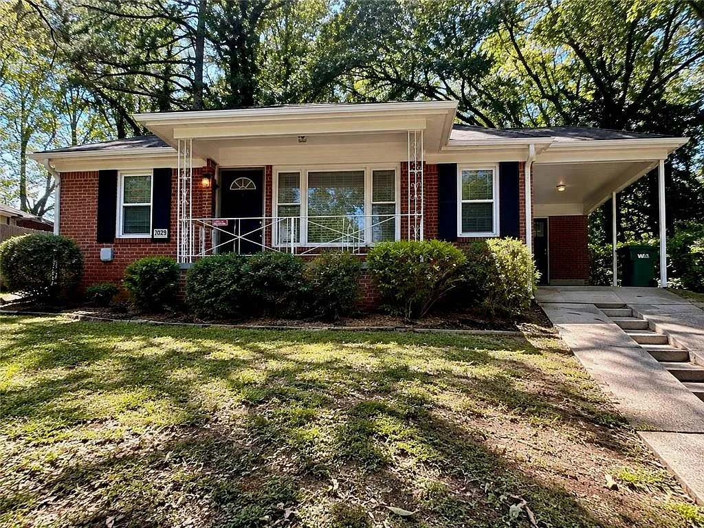 3 bed, 1.0 bath, 925 sqft, $1,695 — Photo 1