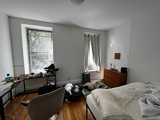 Rented by Salon Realty Corp | media 6