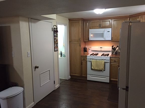 apt.kitchen utility/bathroom