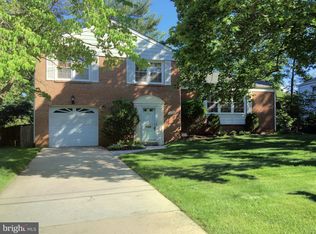 6004 Chatsworth Ln, Bethesda, MD 20814