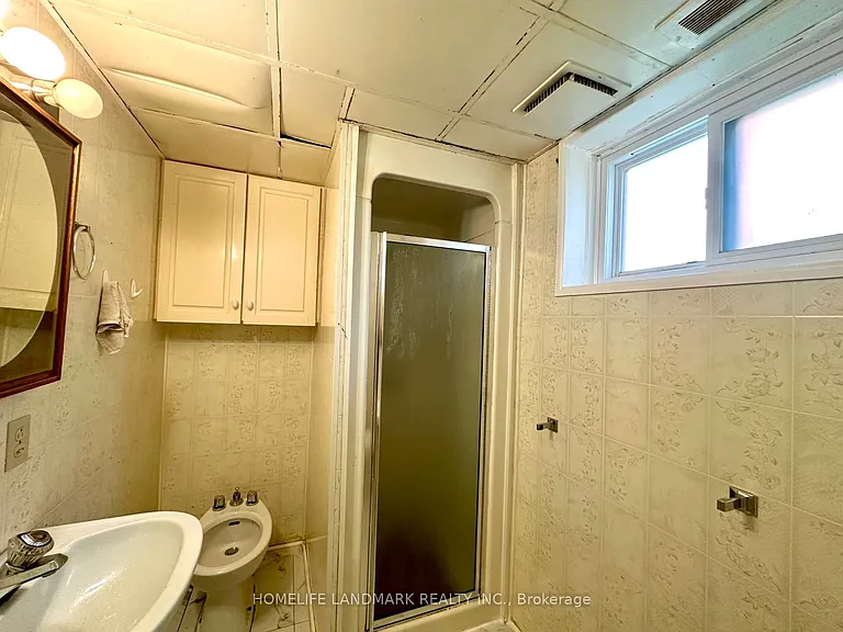 48 Shaftesbury St #LOWER — Photo 20