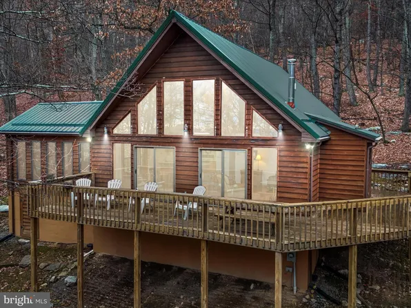 2035 Parkside Dr, Berkeley Springs, WV 25411