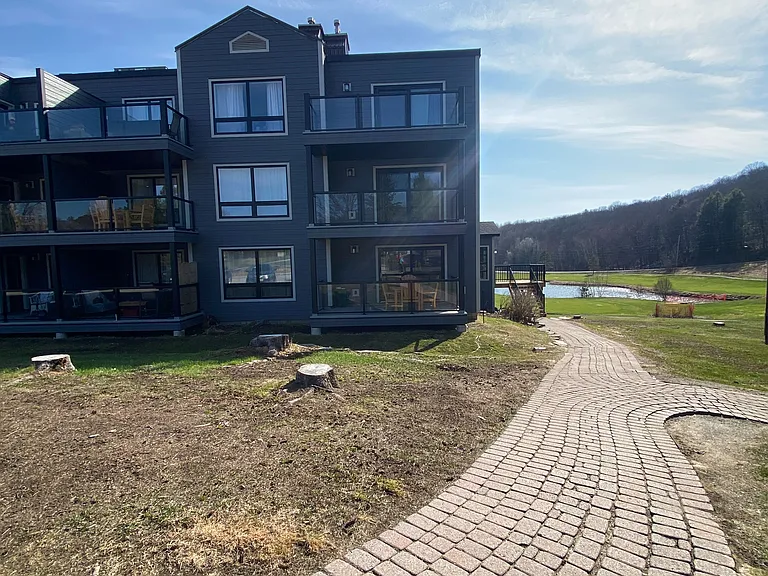 1235 Deerhurst Dr #54-107 — Photo 2