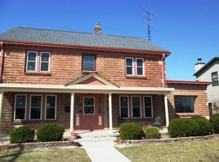 718 N 4th St, Manitowoc, WI 54220