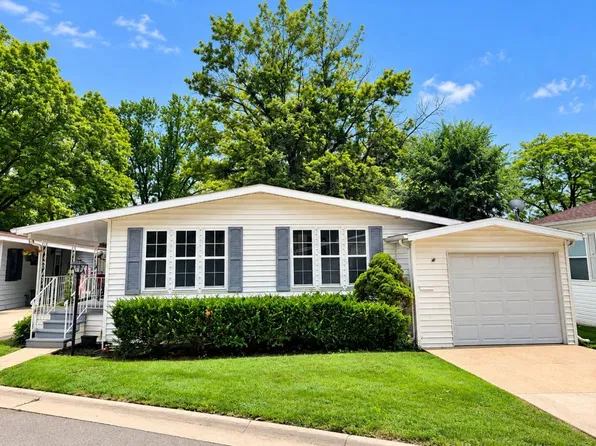 247 Parkwood Rd #48, Elgin, IL 60123