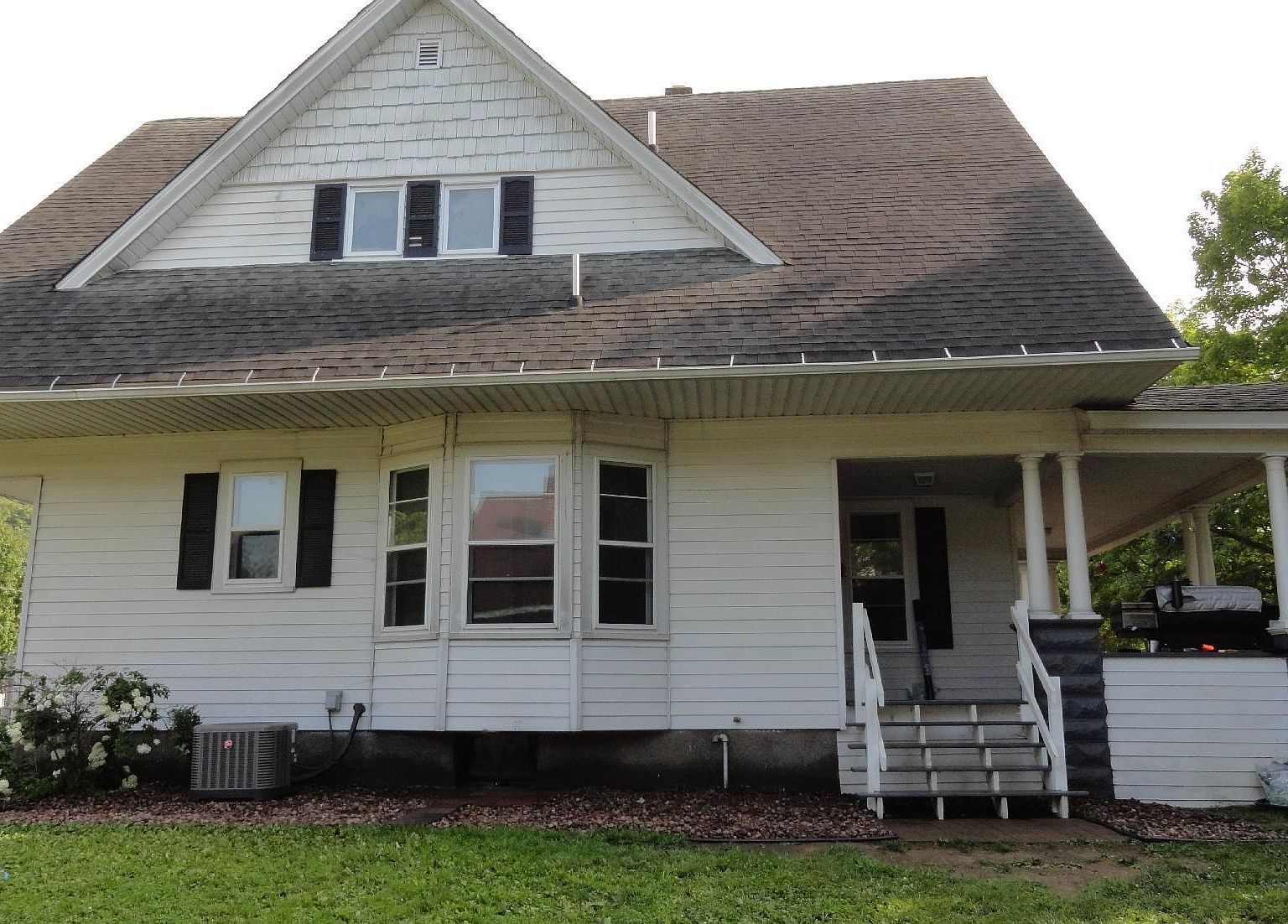 226 S Main St, Elmwood, WI 54740 Zillow