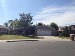 104 Old Drovers Ln, Bakersfield, CA 93307