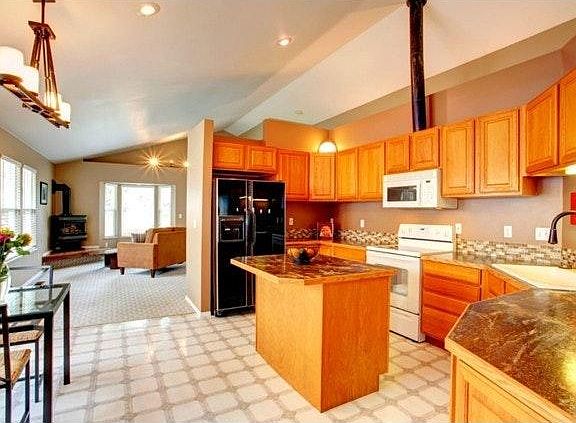 Kitchen/open floor plan