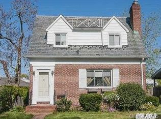 18 Piccadilly Dwns, Lynbrook, NY 11563