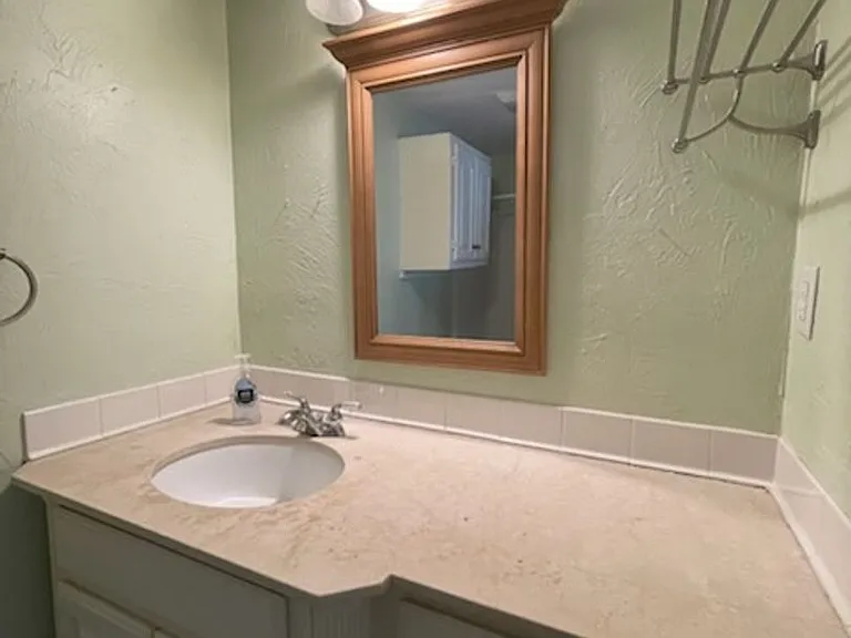 721 N Kickapoo Ave — Photo 7