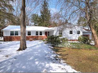 215 Murwood Dr, Moreland Hills, OH