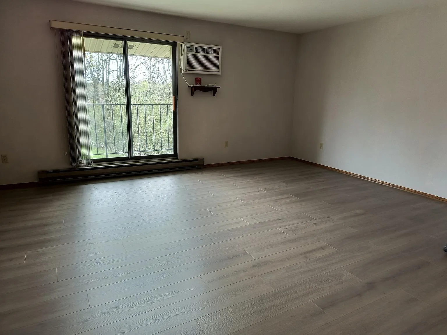 1684 S Carriage Ln — Photo 3