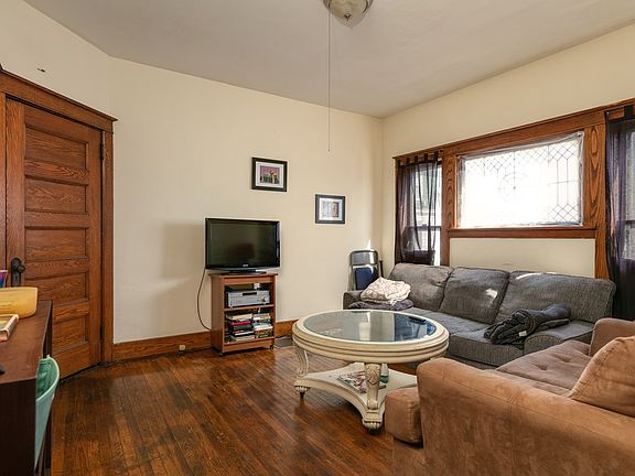 4th image of 304-306 W 1st St