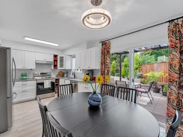 1401 Apel Dr, Pt Coquitlam, BC V3B 2V1