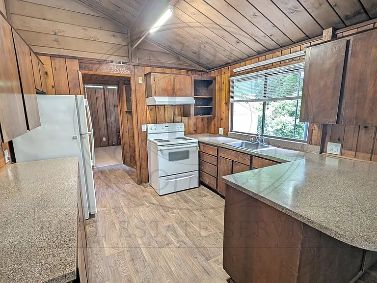 11185 SW Hall Blvd — Photo 5