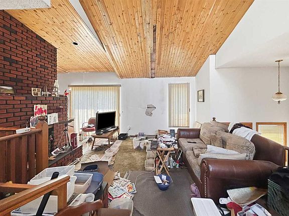 4th image of 24 NE Brookes Cres