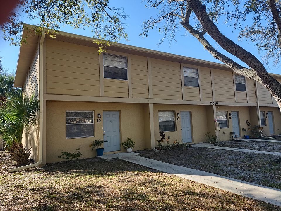 Home For Sale In SOUTHERN COURTYARD