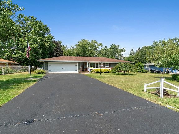 3rd image of 2812 Teton Dr