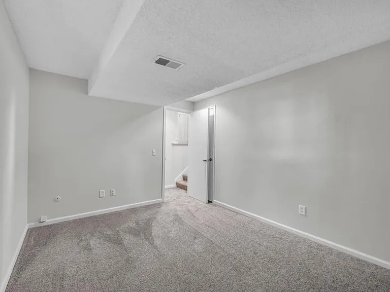 10002 W 86th St — Photo 24