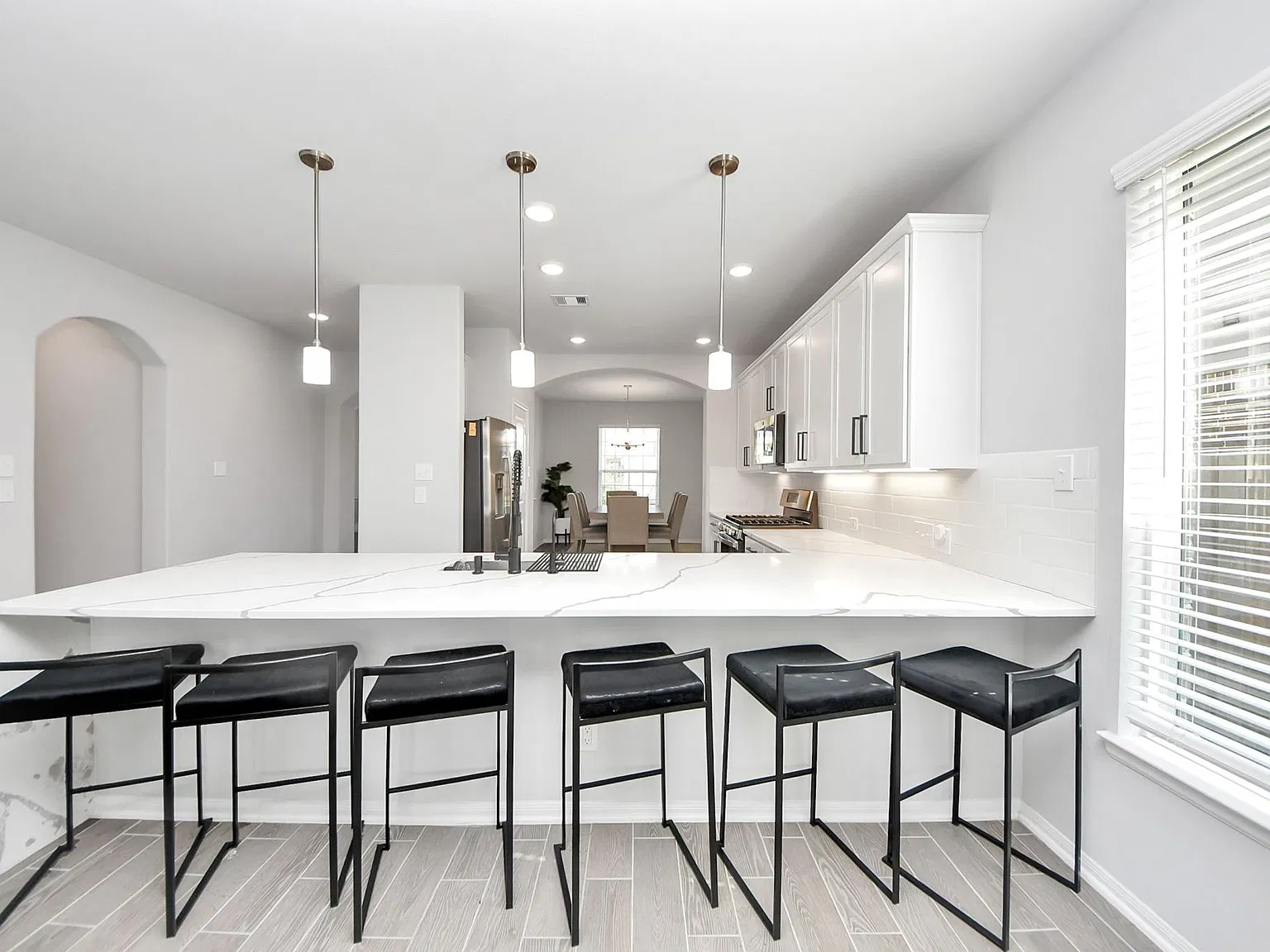 3 bed, 2.0 bath, 1726 sqft, $2,690 — Photo 4