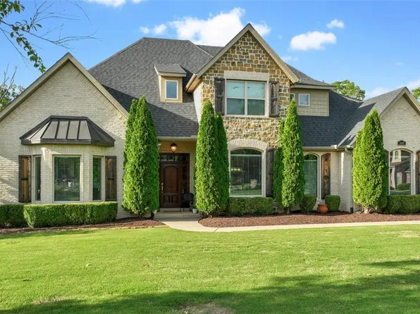 1483 Le Chesnay Dr, Centerton, AR 72719