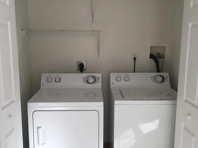 Washer/Dryer in unit.