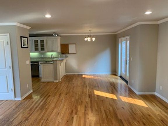 5th image of 118 English Dr
