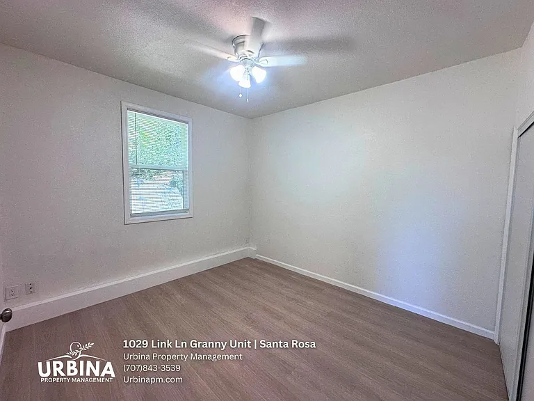 1029 Link Ln — Photo 4